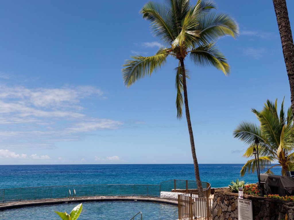 Casa De Emdeko 117 Vacation Rental in Kailua Kona - RedAwning