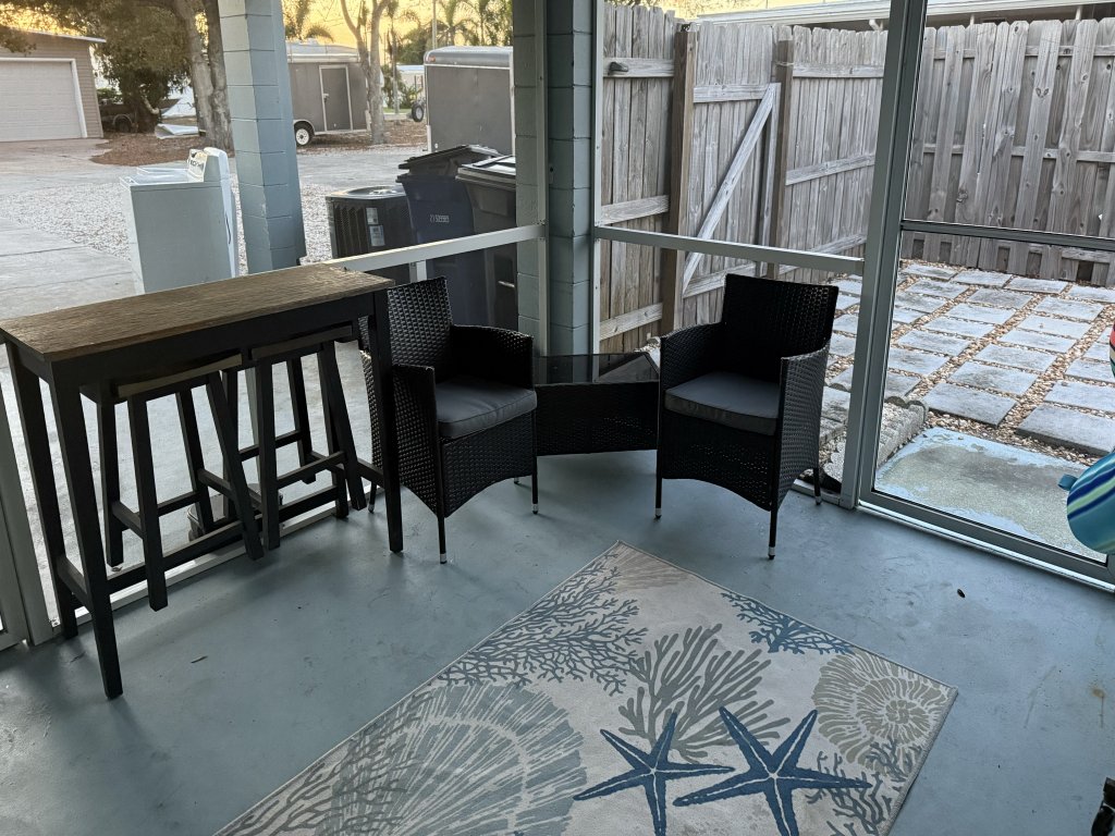 Flamingo Bay Cottage Vacation Rental in Florida - RedAwning