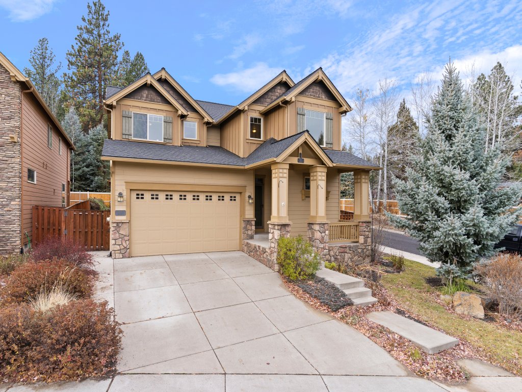 Sunny Days 30 Day Minimum Vacation Rental in Bend - RedAwning