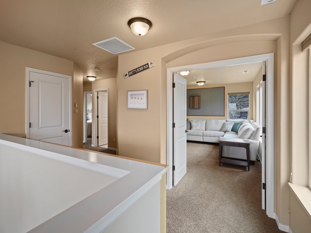 Sunny Days 30 Day Minimum Vacation Rental in Bend - RedAwning