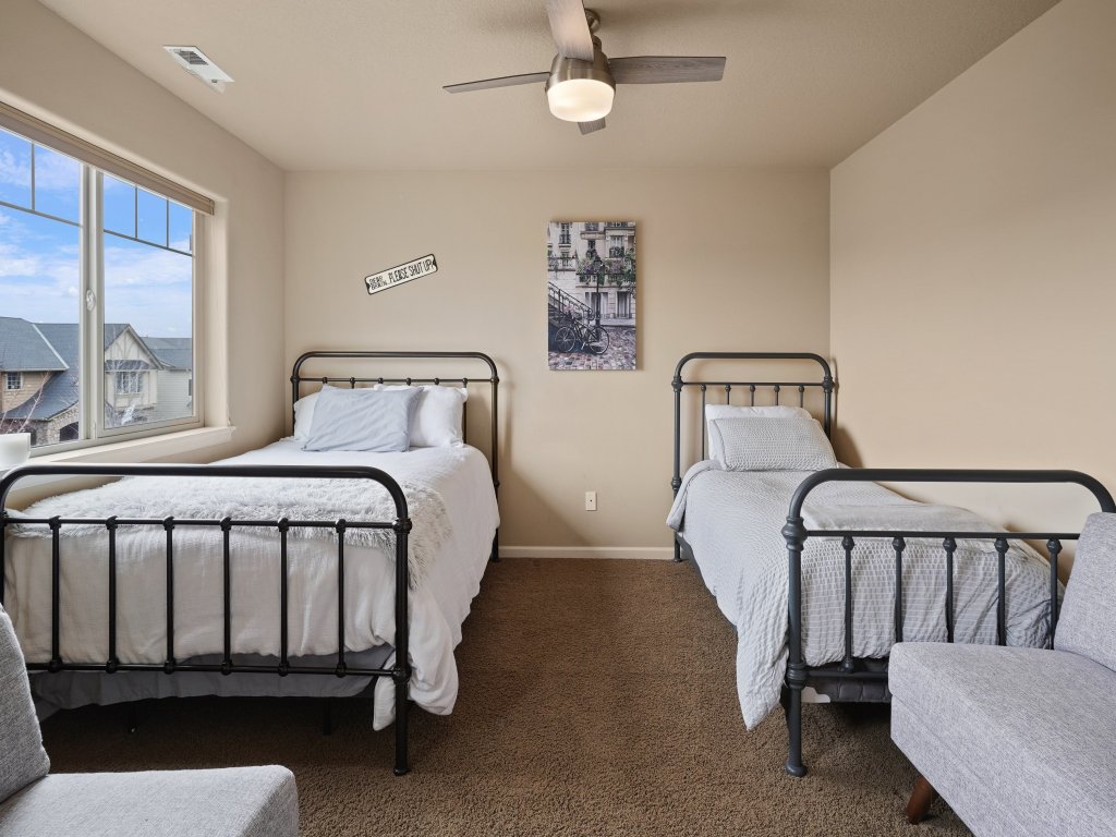 Sunny Days 30 Day Minimum Vacation Rental in Bend - RedAwning