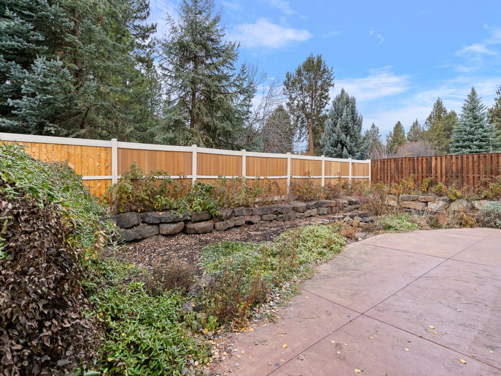 Sunny Days 30 Day Minimum Vacation Rental in Bend - RedAwning