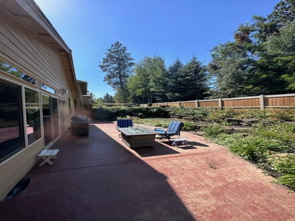 Sunny Days 30 Day Minimum Vacation Rental in Bend - RedAwning