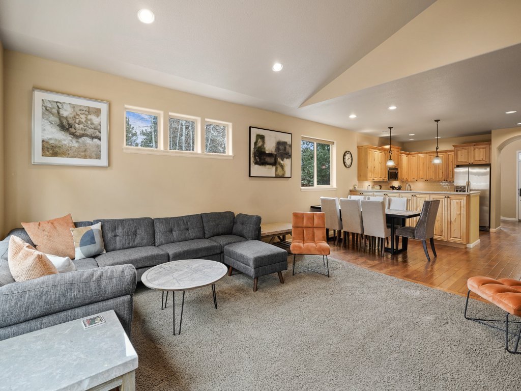 Sunny Days 30 Day Minimum Vacation Rental in Bend - RedAwning