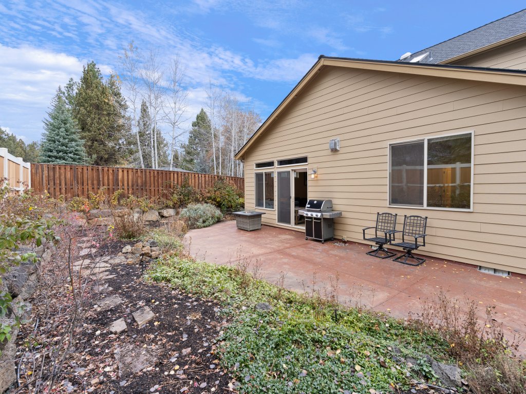 Sunny Days 30 Day Minimum Vacation Rental in Bend - RedAwning