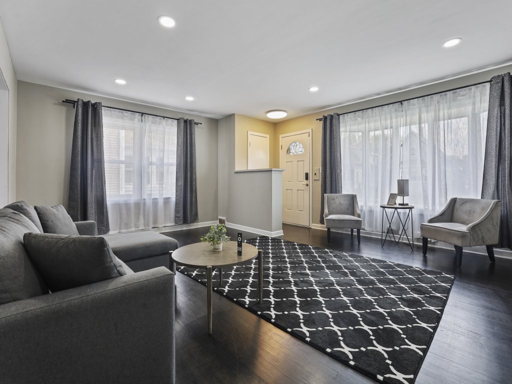 Contemporary Retreat in the Heart of Des Plaines Vacation Rental in Illinois - RedAwning