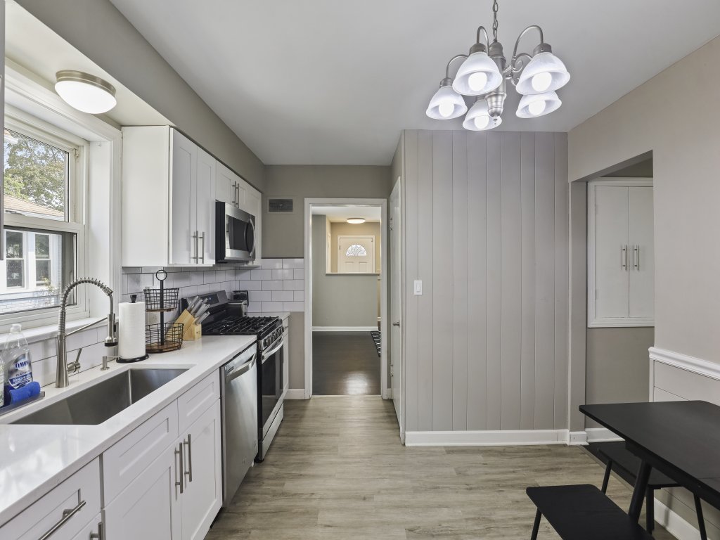 Contemporary Retreat in the Heart of Des Plaines Vacation Rental in Illinois - RedAwning