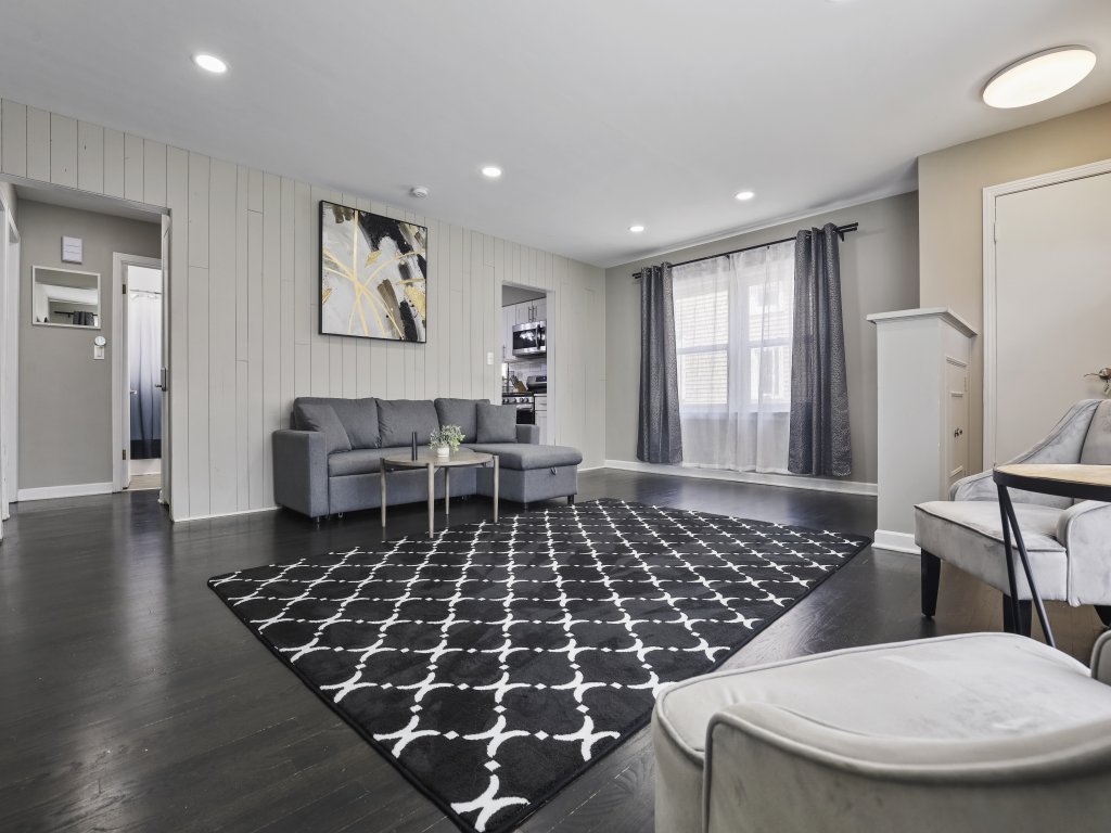 Contemporary Retreat in the Heart of Des Plaines Vacation Rental in Illinois - RedAwning