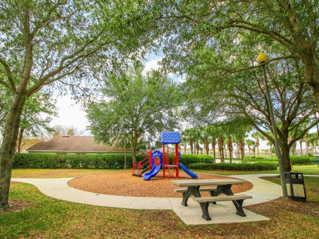 Hampton Retreat Vacation Rental in Davenport - RedAwning