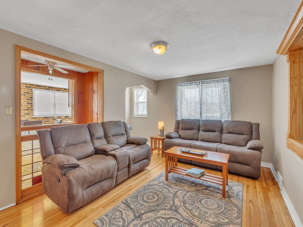 Charming 2 Story Retreat Downtown Vacation Rental in US - RedAwning