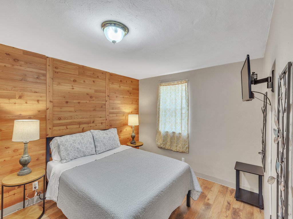Charming 2 Story Retreat Downtown Vacation Rental in US - RedAwning