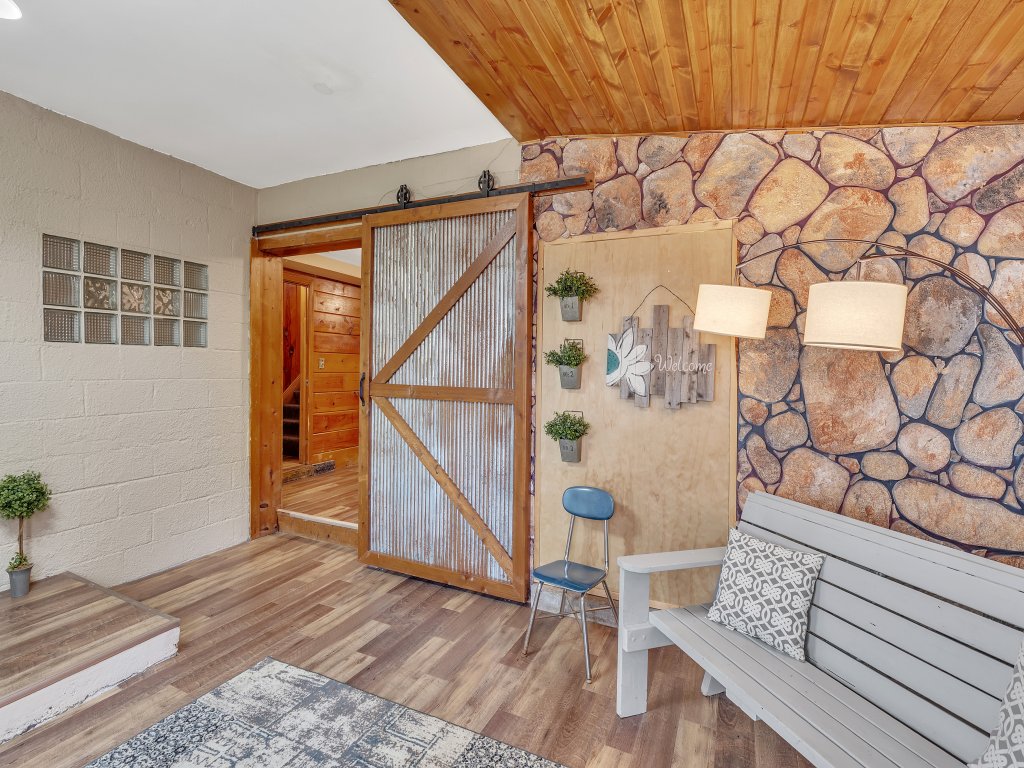 Charming 2 Story Retreat Downtown Vacation Rental in US - RedAwning