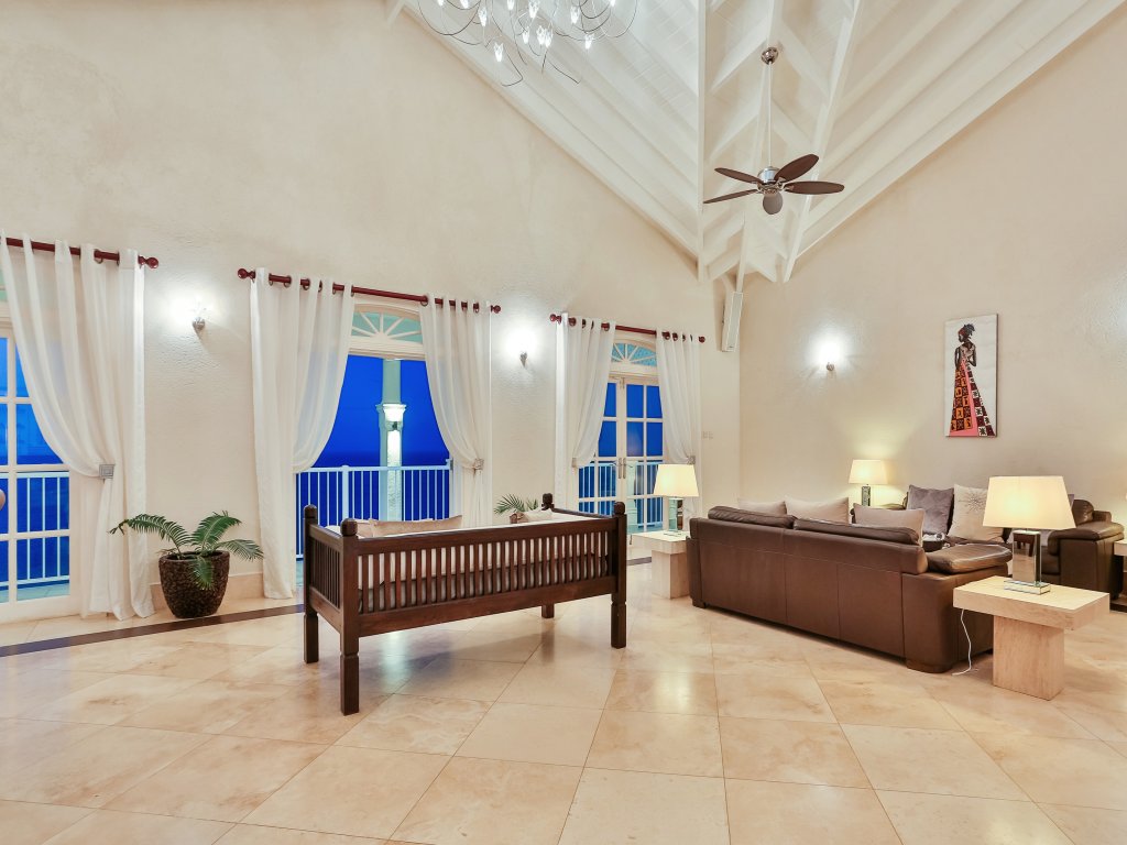 Cayman Villa (1 - 3 bedroom rate) Vacation Rental - RedAwning