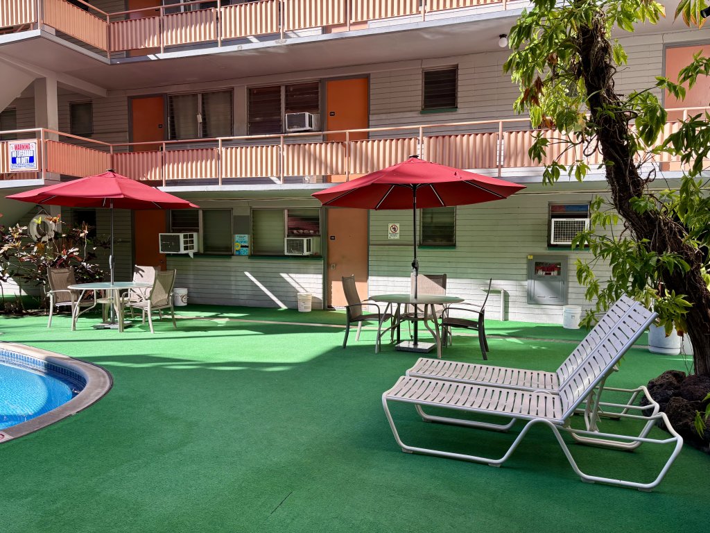 Hawaiian King Humble Oasis 1-Bedroom Vacation Rental in Honolulu - RedAwning