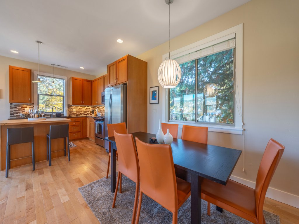 Bluff View 30 Day Vacation Rental in Hood River - RedAwning