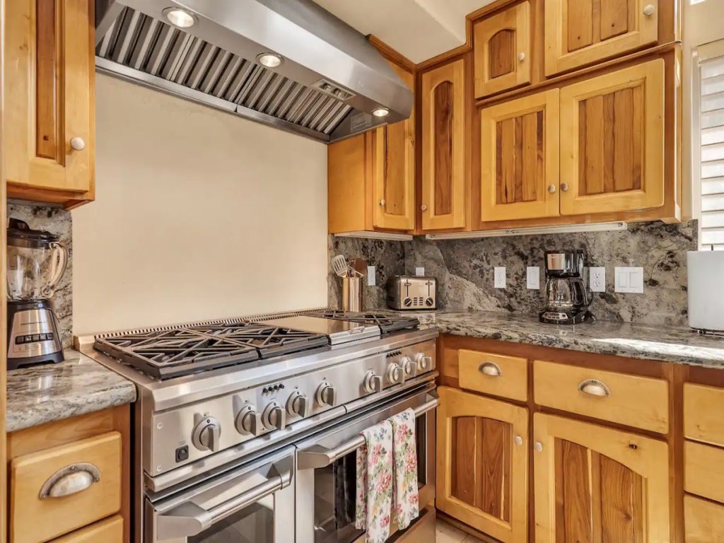 1603 Bel Aire Circle Vacation Rental in California - RedAwning