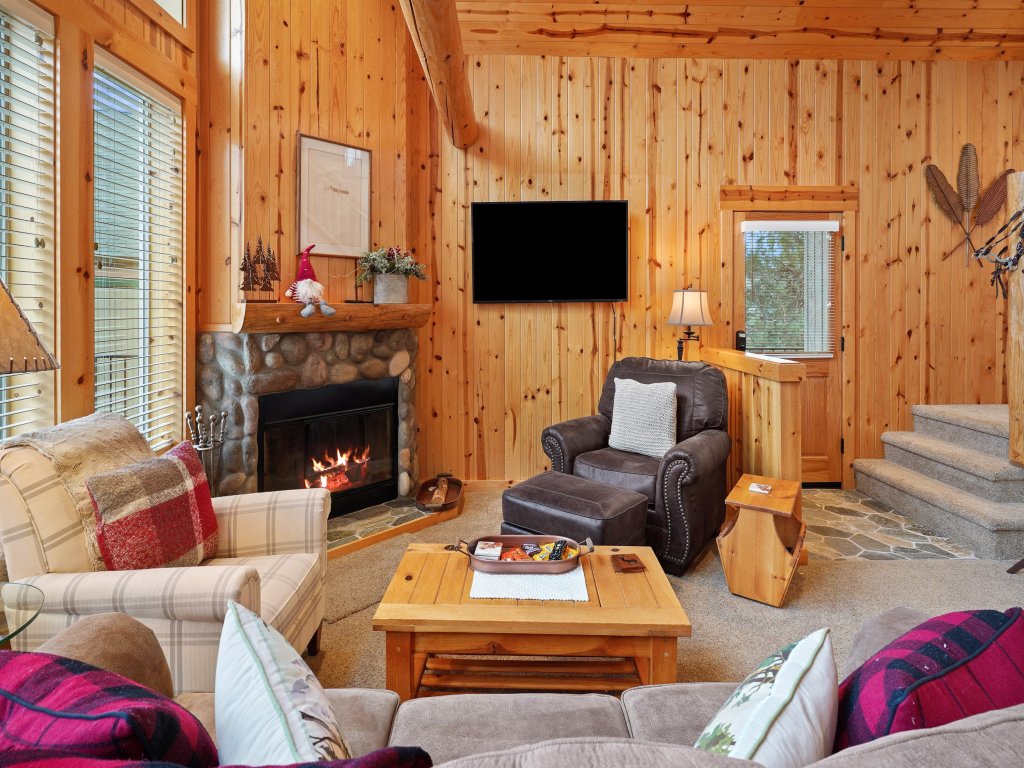 Deer Park Cabin Vacation Rental in Redmond - RedAwning