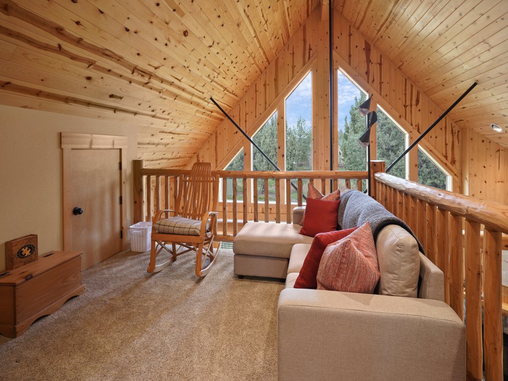 Deer Park Cabin Vacation Rental in Redmond - RedAwning