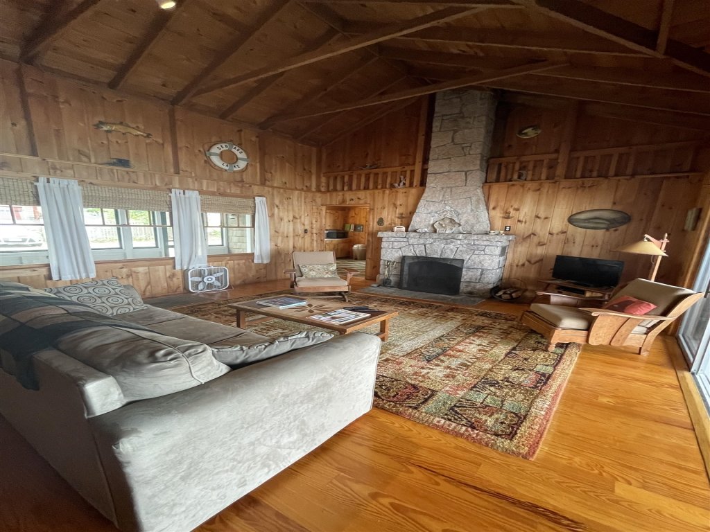 PINEWOOD  LIMIT 6 Vacation Rental in Maine - RedAwning