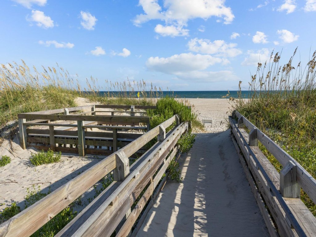Slack Tide Vacation Rental in North Carolina - RedAwning