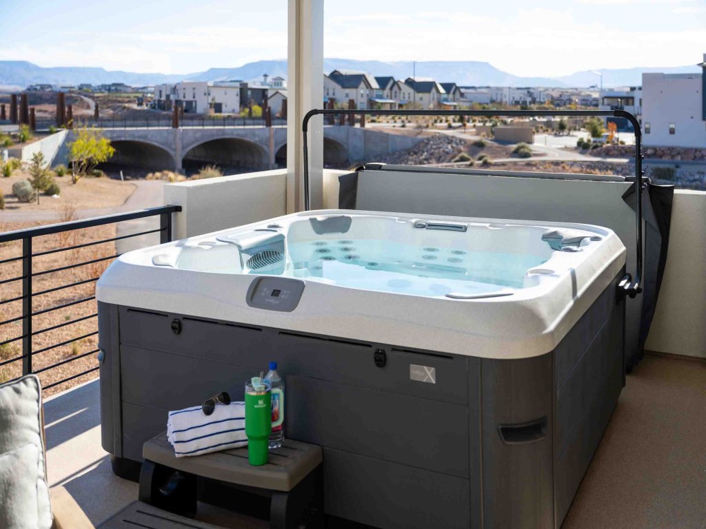 Ohana Hive Vacation Rental in St. George - RedAwning