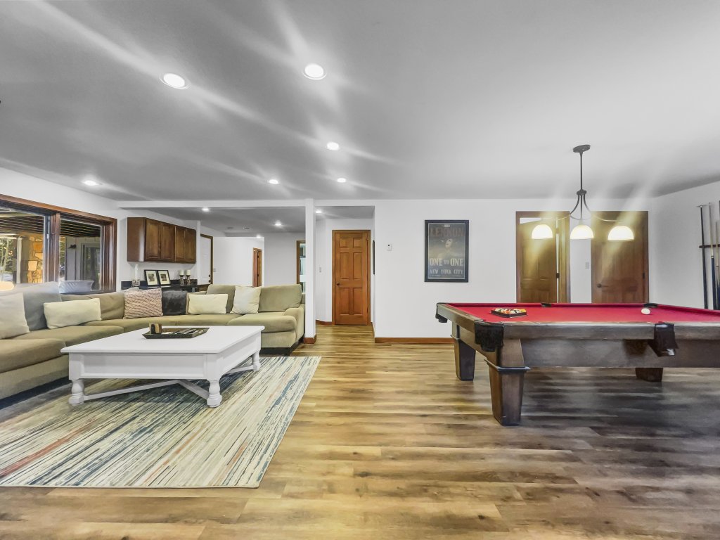 208 Tenderfoot 5Br 5Ba Vacation Rental in Dillon - RedAwning