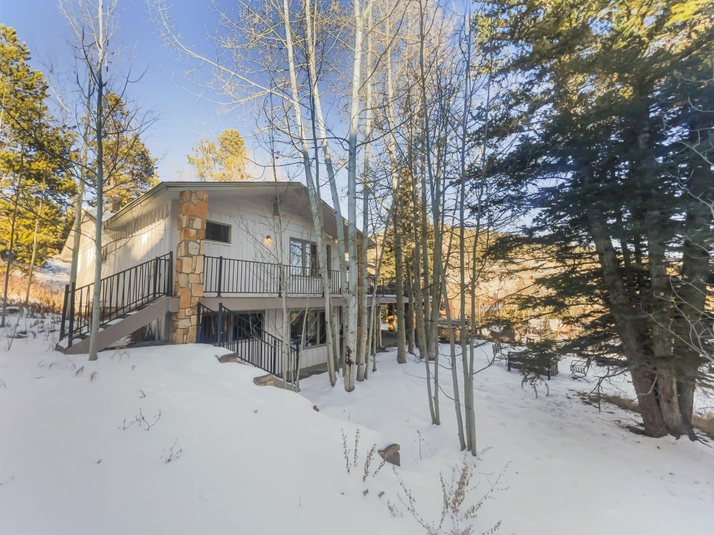 208 Tenderfoot 5Br 5Ba Vacation Rental in Dillon - RedAwning
