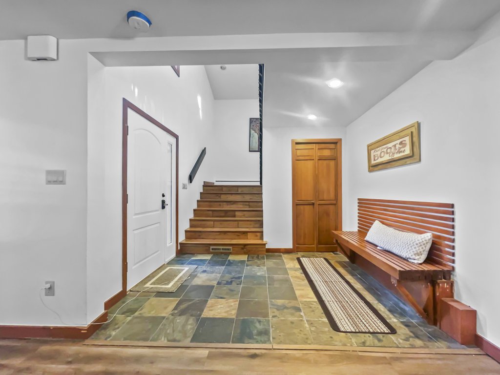 208 Tenderfoot 5Br 5Ba Vacation Rental in Dillon - RedAwning