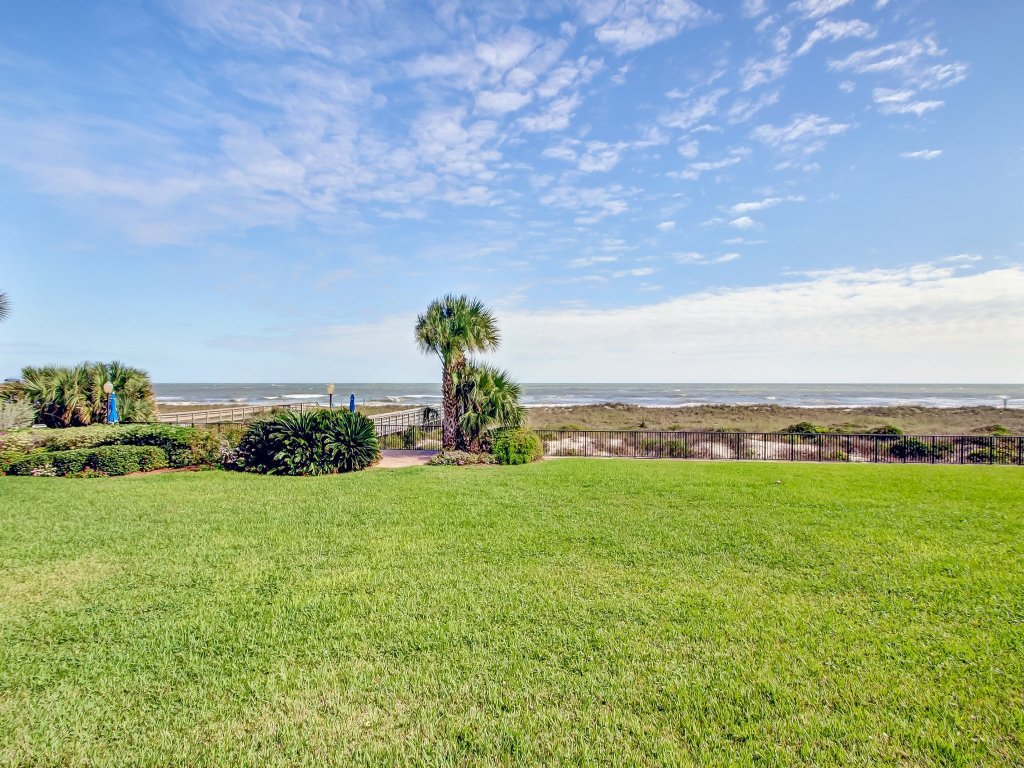 202 Atlantis Vacation Rental in Fernandina Beach - RedAwning