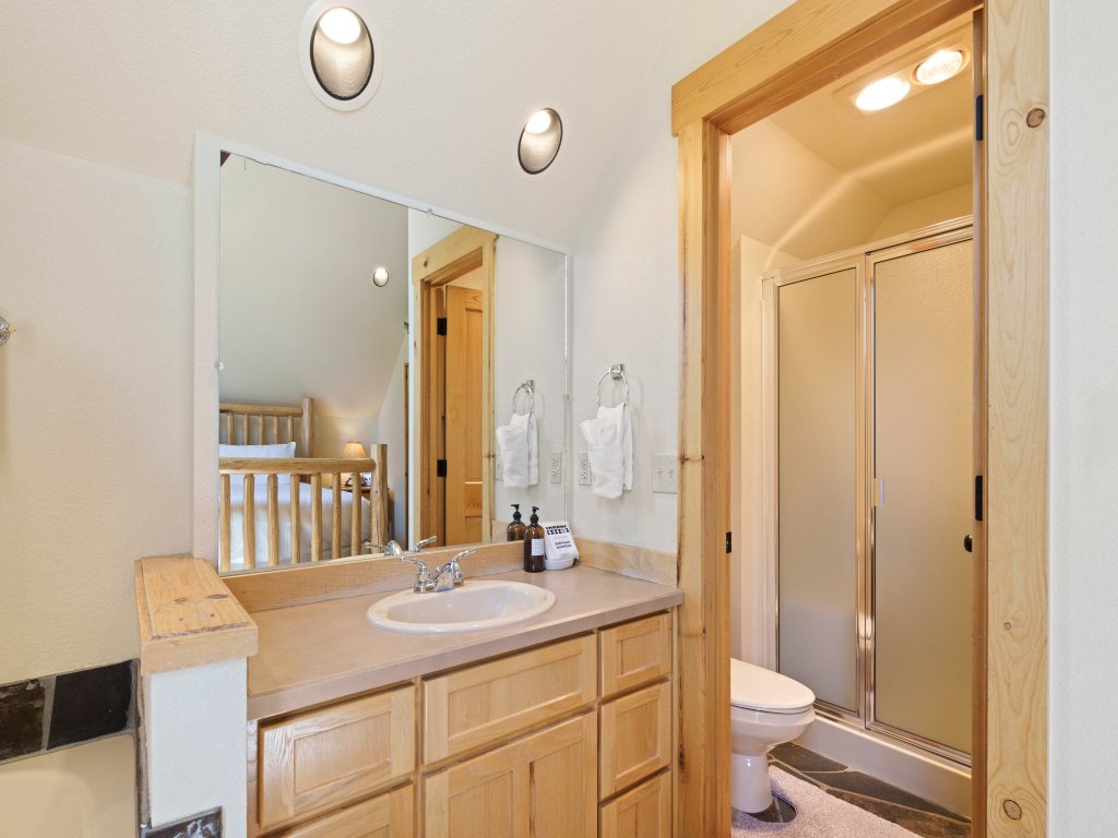 Wren Vacation Rental in Redmond - RedAwning