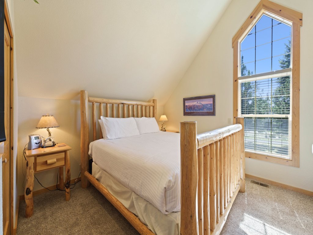 Wren Vacation Rental in Redmond - RedAwning