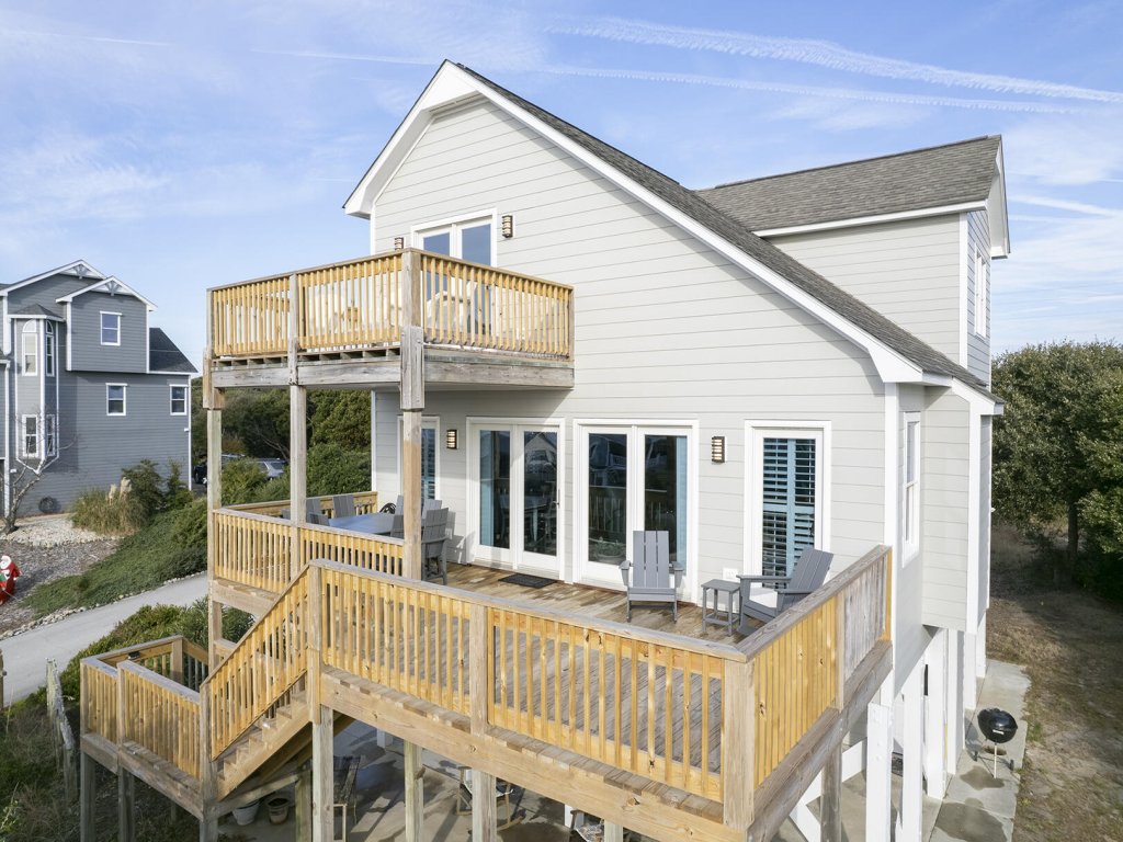 Azure Vacation Rental in Emerald Isle - RedAwning