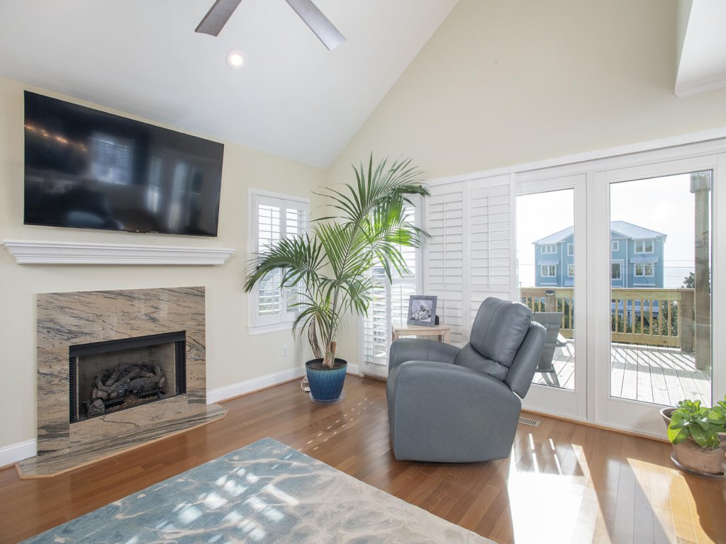 Azure Vacation Rental in Emerald Isle - RedAwning