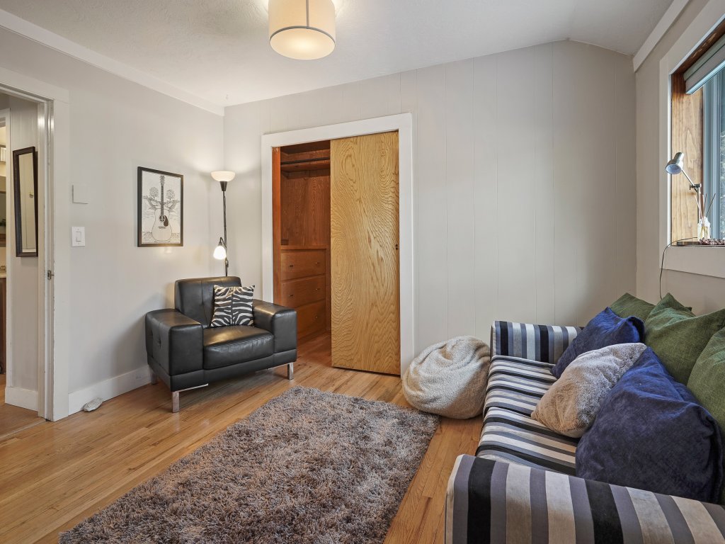 NW Nest 30 Day Minimum Vacation Rental in Bend - RedAwning