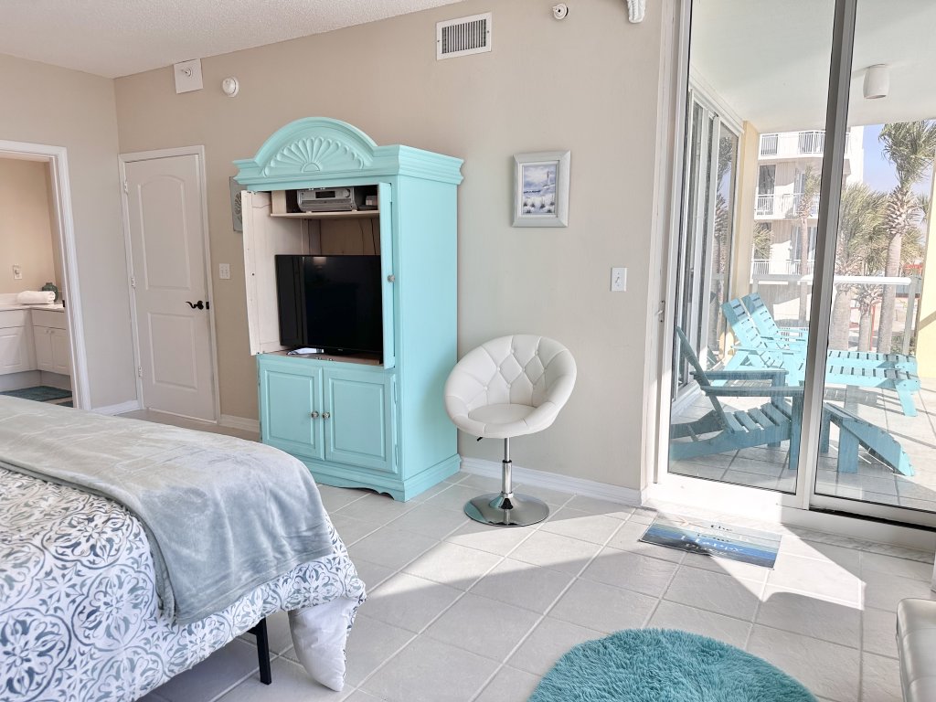 Sunshine Daydream Vacation Rental in Navarre - RedAwning