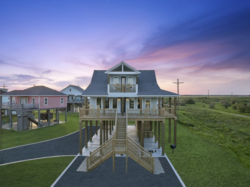 The Big Shore Vacation Rental in Texas - RedAwning