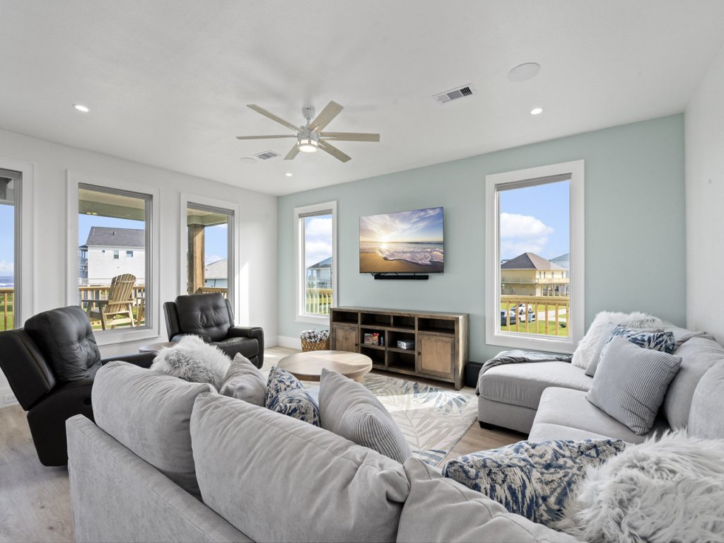 The Big Shore Vacation Rental in Texas - RedAwning