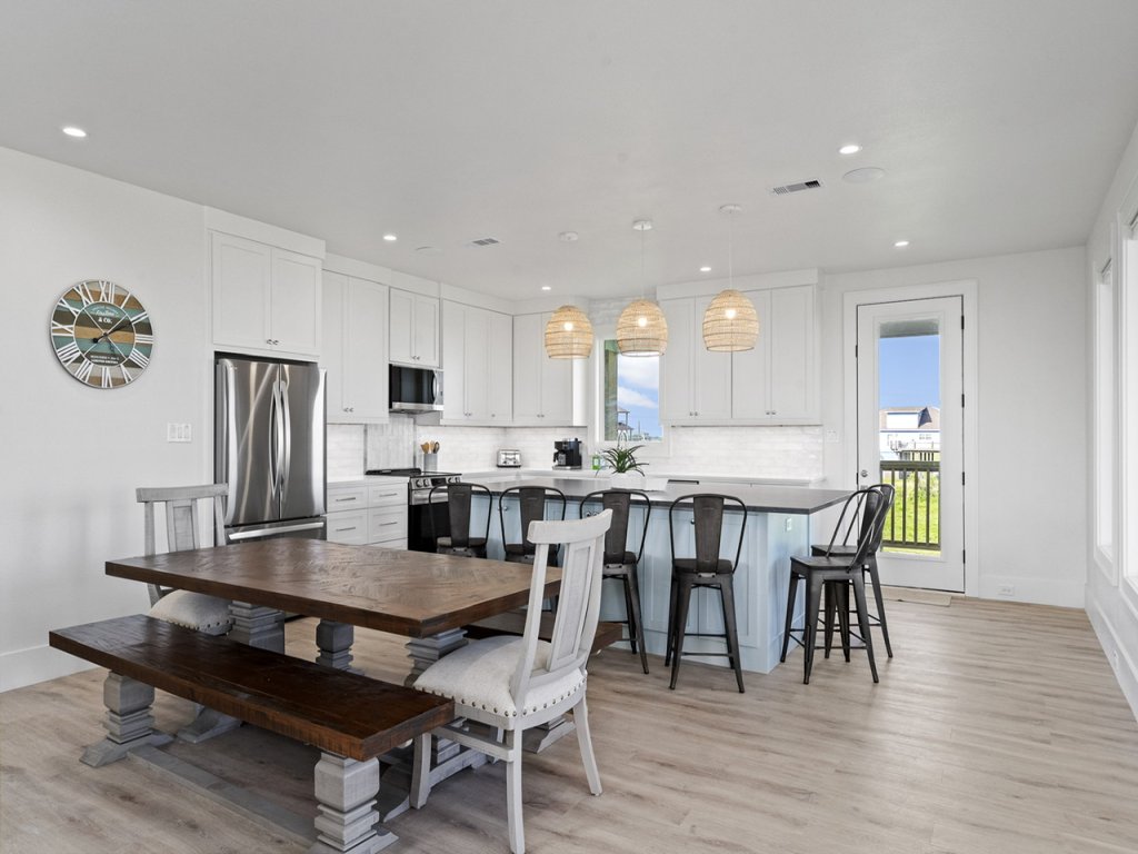 The Big Shore Vacation Rental in Texas - RedAwning