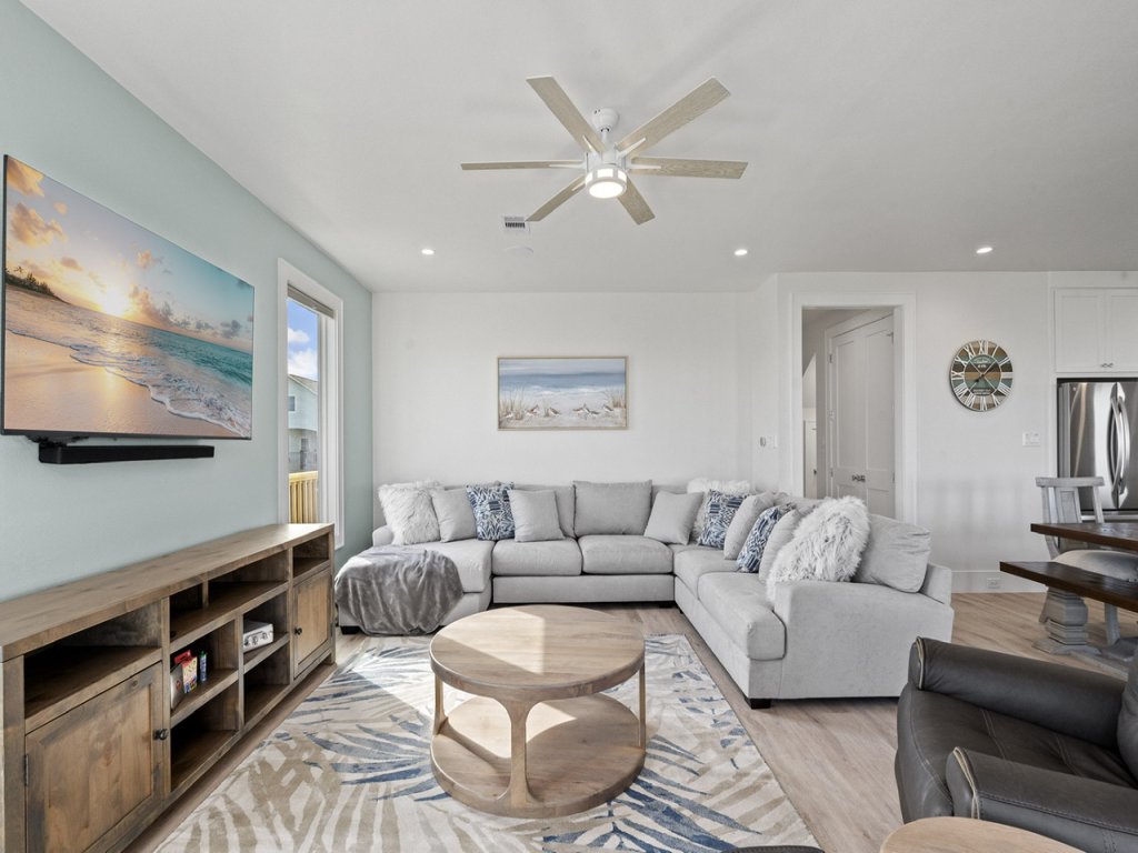 The Big Shore Vacation Rental in Texas - RedAwning