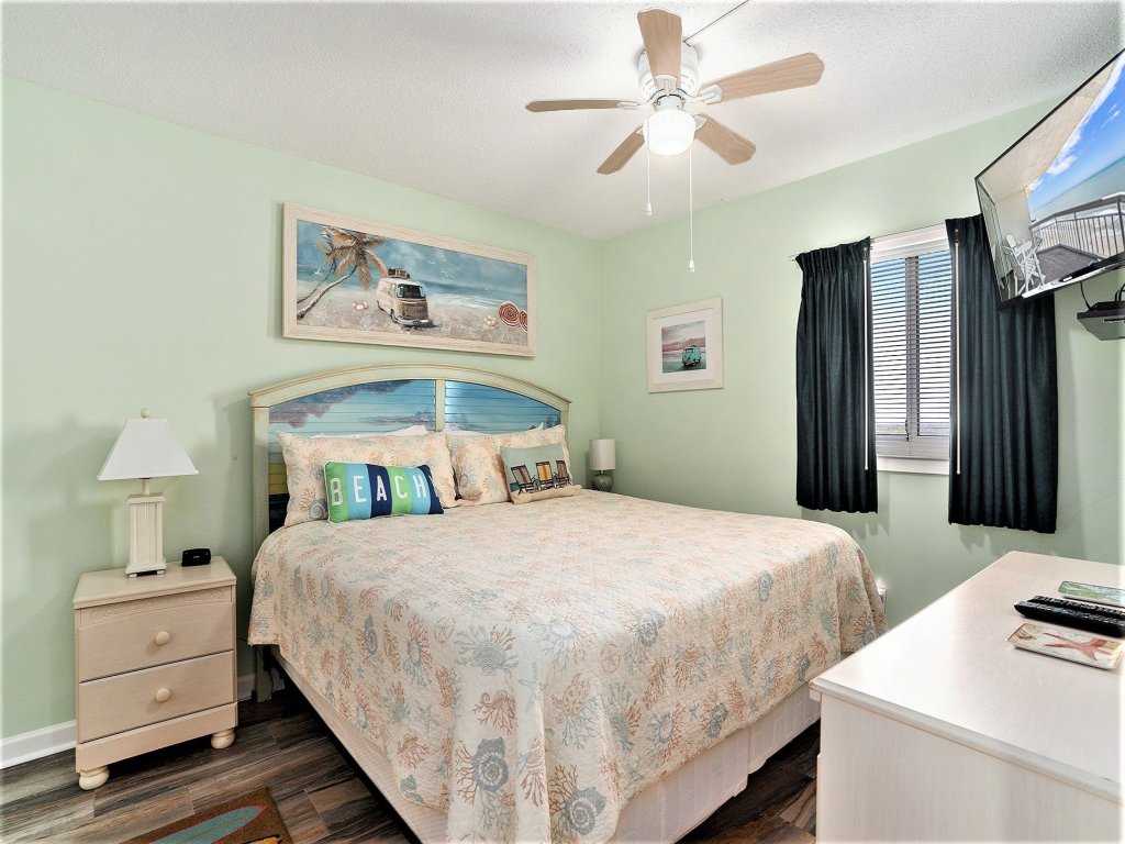 1410 Waters Edge Resort Vacation Rental in Garden City - RedAwning