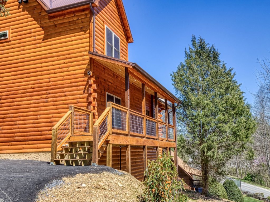 ER29 - Pop's Perch Vacation Rental in Pigeon Forge - RedAwning