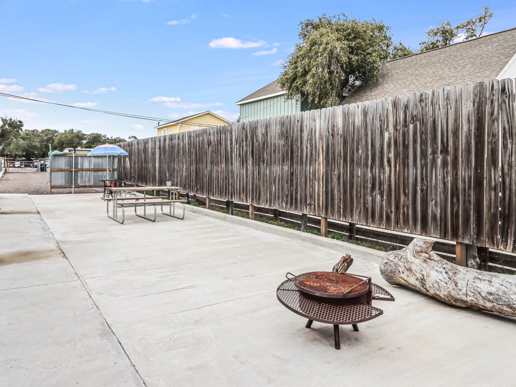 Casas Coastal Experience Cabin C Vacation Rental in Rockport - RedAwning