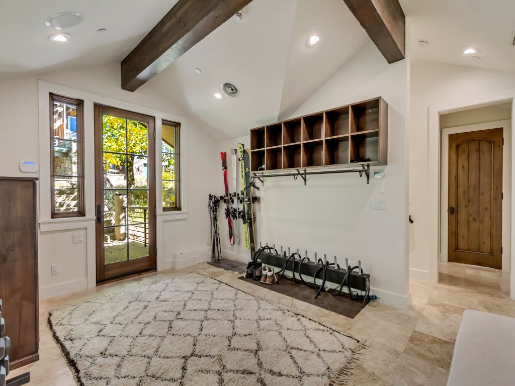 Bellemont Home Blue Sky Home- Luxury Homes by Stein Collection Vacation Rental in Park City - RedAwning