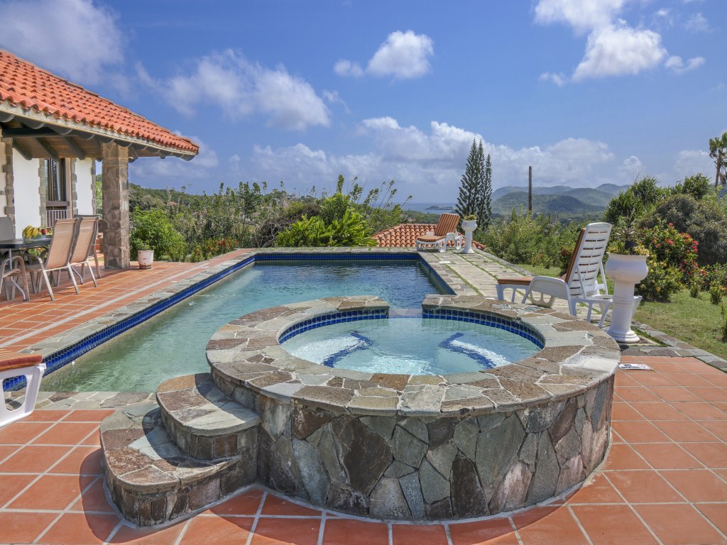 Calypso Court (1 bedroom rate) Vacation Rental - RedAwning