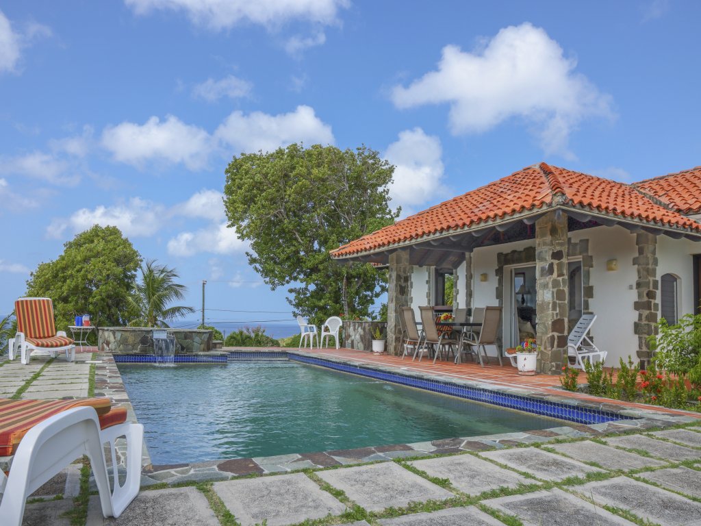 Calypso Court (1 bedroom rate) Vacation Rental - RedAwning