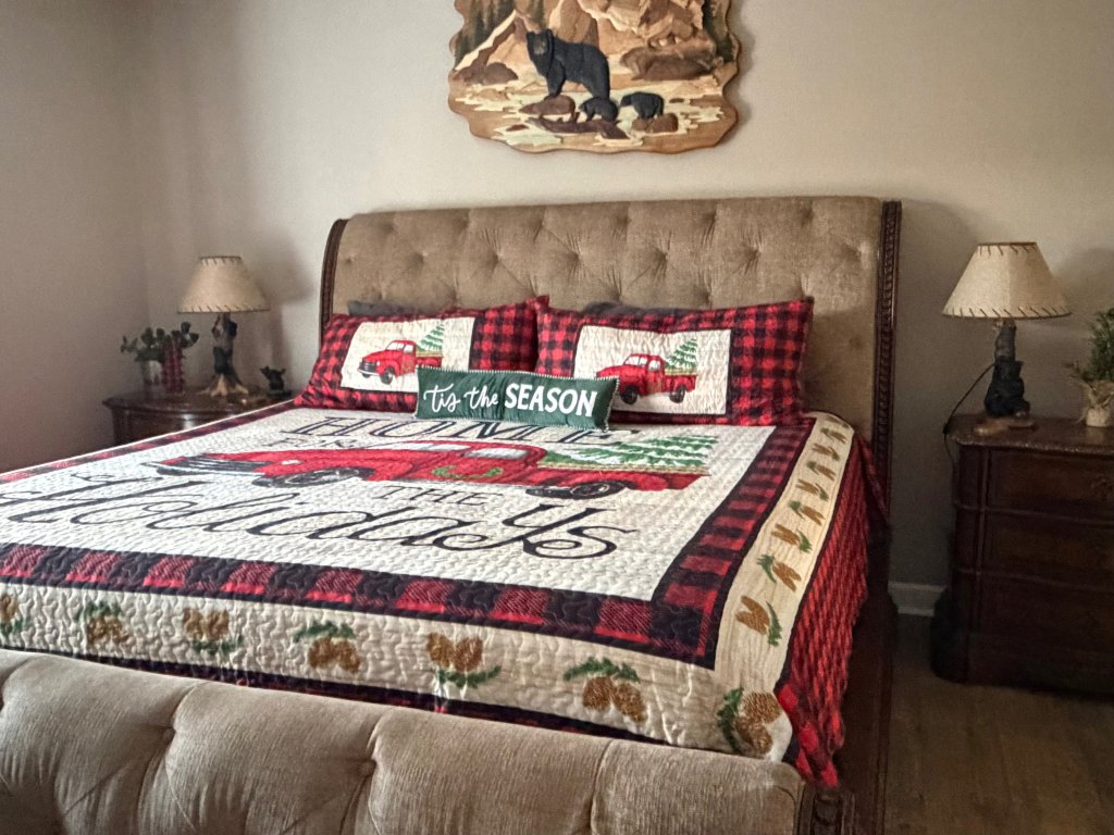A Sleepy Bear Getaway Vacation Rental in Pigeon Forge - RedAwning