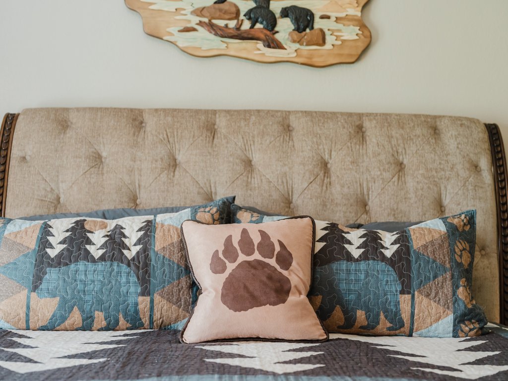 A Sleepy Bear Getaway Vacation Rental in Pigeon Forge - RedAwning
