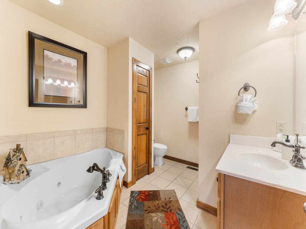 SBL116 -Lazy JC Lodge Vacation Rental in Branson West - RedAwning