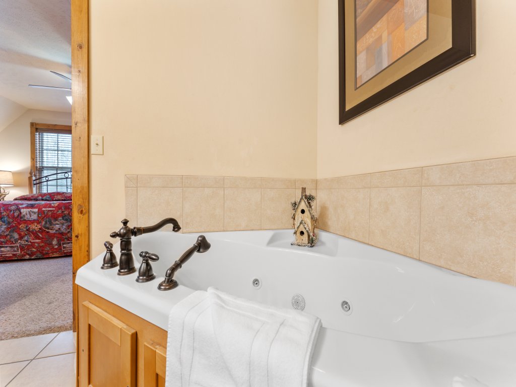 SBL116 -Lazy JC Lodge Vacation Rental in Branson West - RedAwning