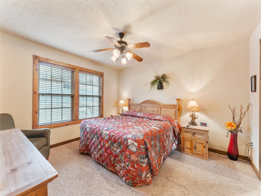 SBL116 -Lazy JC Lodge Vacation Rental in Branson West - RedAwning